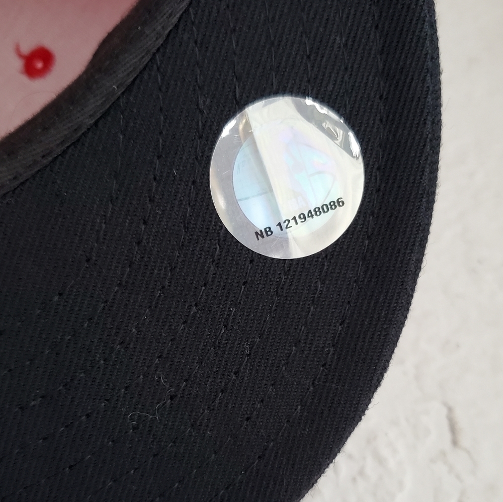 Chicago Bulls Red and Black Snapback Hat - Picture 7 of 10